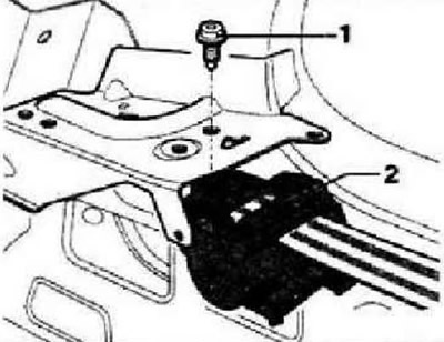 Вывернуть винт «1» (40 Нм) и извлечь инерционную катушку ремня безопасности «2» из крепления.