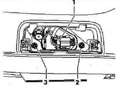 Разблокировать и отсоединить штекерный разъем «1». Выкрутить гайки крепления «2» и «3» и извлечь…