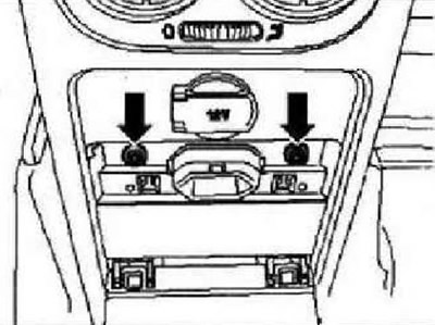Выкрутить винты «стрелки».