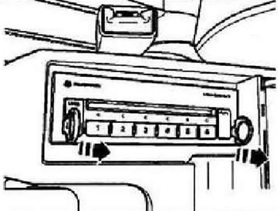 Выключить зажигание и асе потребители электроэнергии, извлечь ключ зажигания. Полностью откинуть…