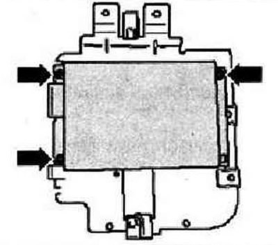 Выкрутить винты «стрелки», удерживая от проворота гайки с противоположной стороны.