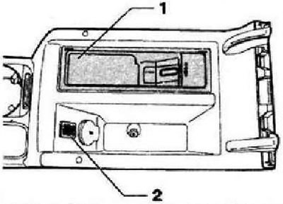 Снятие и установка блока управления мультимедийной системы