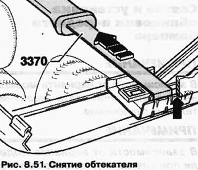 Откройте подъемно-сдвижной люк полностью, вставьте крюк 3370 между краем панели и креплением…