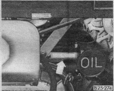 Предупреждение: Вентилятор радиатора может самостоятельно включаться при остановленном двигателе и…