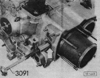 Удалить стопорное кольцо поршневого пальца.