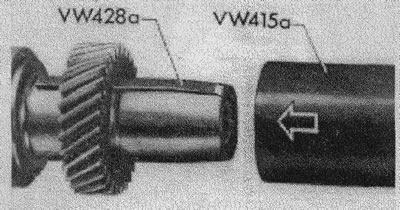 Нагреть обе шестерни примерно до +80°C в масляной ванне. Надеть разогретую шестерню…