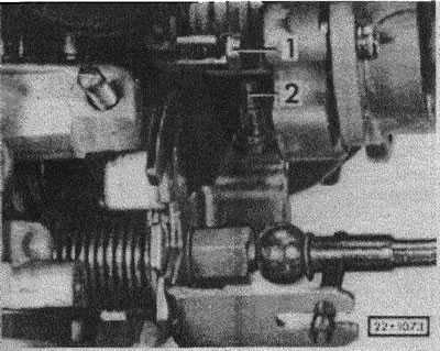 Снять карбюратор.