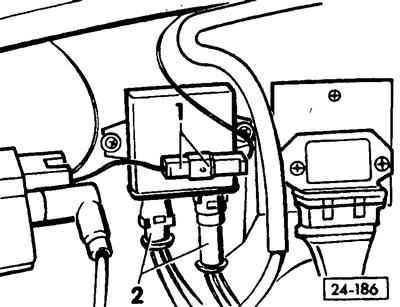 Odvojite ventilacijsko crijevo kućišta radilice od zračnog filtra i čepom zatvorite rupu na…
