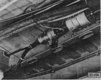 Отсоединить провод массы от аккумулятора.