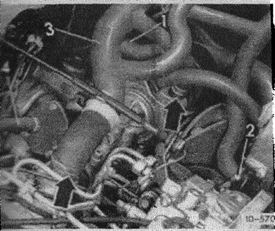 Снять замок на уравнительном резервуаре системы охлаждения. Уравнительный резервуар находится, если…