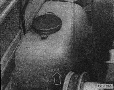 электрический провод (5) отсоединить от выключателя.