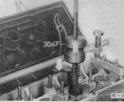 (15-256) Pull out the valve springs. Workshops use a special tool. You can also use two…