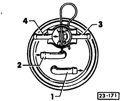 внимание! Соединения отводящих топливопроводов не соответствуют приведенным на рис. 23-171.…