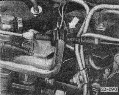 Педаль газа нажать до конца. Затем при этом положении педали тягу газа посредством перестановки…