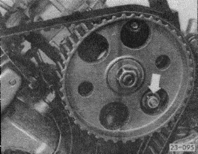 Внимание! Не ослаблять болты, скрепляющие кронштейн с корпусом двигателя, иначе в случае двигателя…