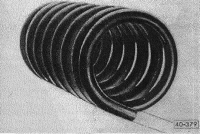 Закрепить направляющую тягу с моментом 90 нм.
