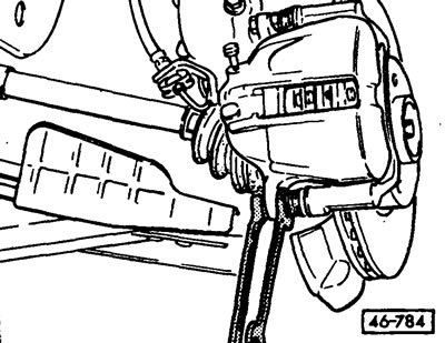 Внимание! Рекомендуется применять только оригинальные тормозные накладки VW/AUDI. Обязательно…