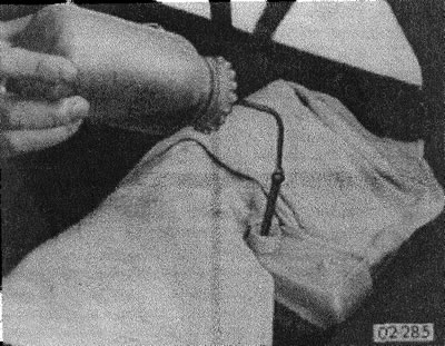 Место утечки нужно немедленно найти. Как правило, причиной является изношенная манжета в цилиндре…