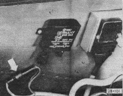 Отсоединить разъемы блока коммутации системы стабилизации режима холостого хода и соединить их…